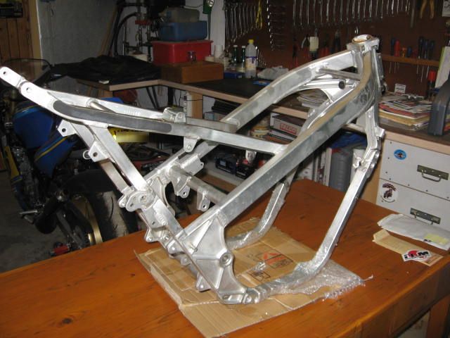 RZV500R-Frame-TG_10.jpg